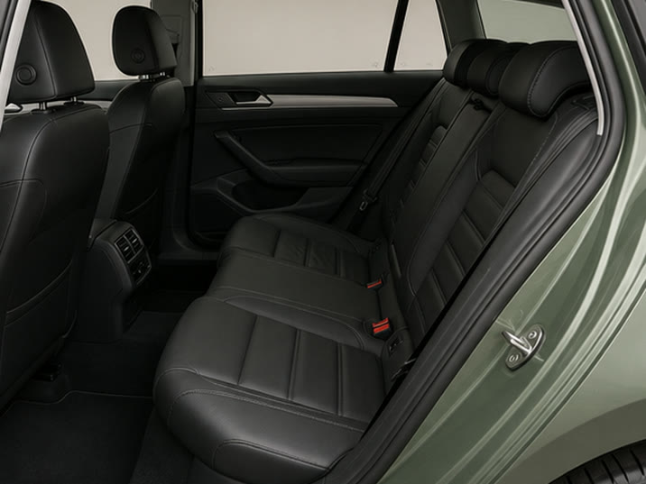 Volkswagen Passat Variant 2.0 TDI Business Edition – achterbank