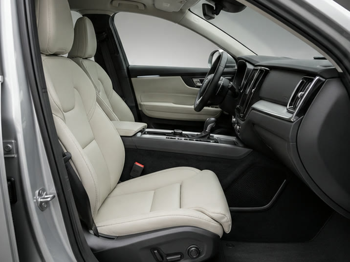 Volvo XC60 D4 AWD R-Design – voorstoelen