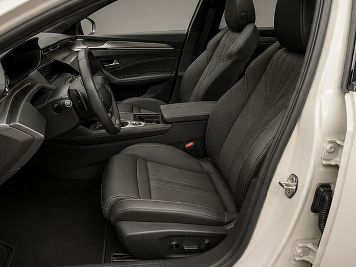 Peugeot 508 SW Hybrid 225 GT Pack – voorstoelen