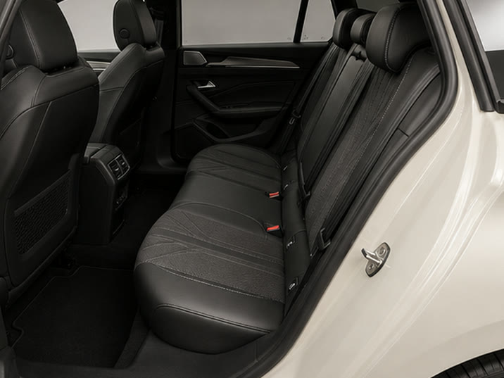 Peugeot 508 SW Hybrid 225 GT Pack – achterbank