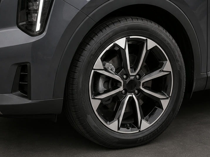Kia Carnival 1.6 Hybrid GT-Line – wiel en exterieurdetail