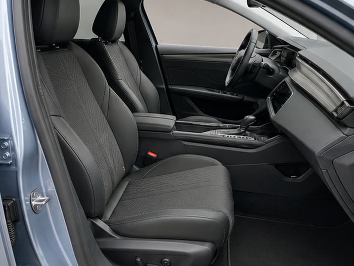 Peugeot 308 SW BlueHDi 130 Active Pack – voorstoelen