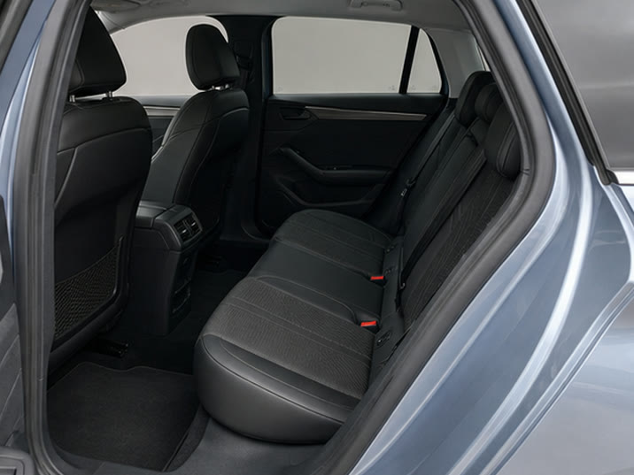 Peugeot 308 SW BlueHDi 130 Active Pack – achterbank
