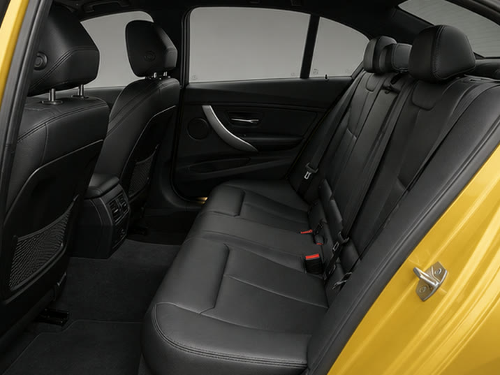 BMW 3 Serie 330e iPerformance Luxury Line – achterbank