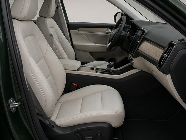 Volvo XC90 D5 AWD Momentum – voorstoelen