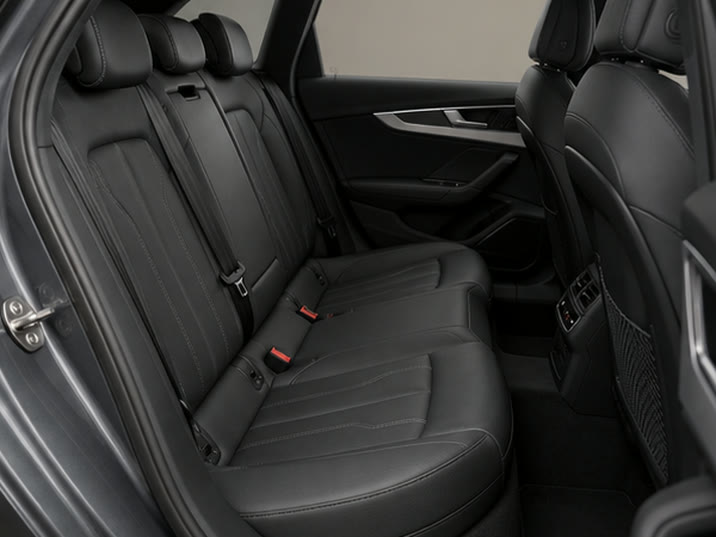 Audi A6 Avant 55 TFSI e quattro S edition Competition – achterbank