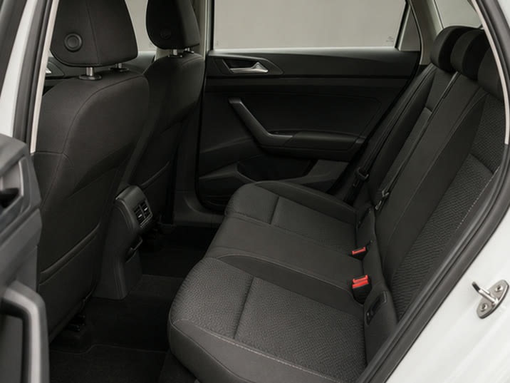 Volkswagen Golf 1.5 eTSI Life Business – achterbank