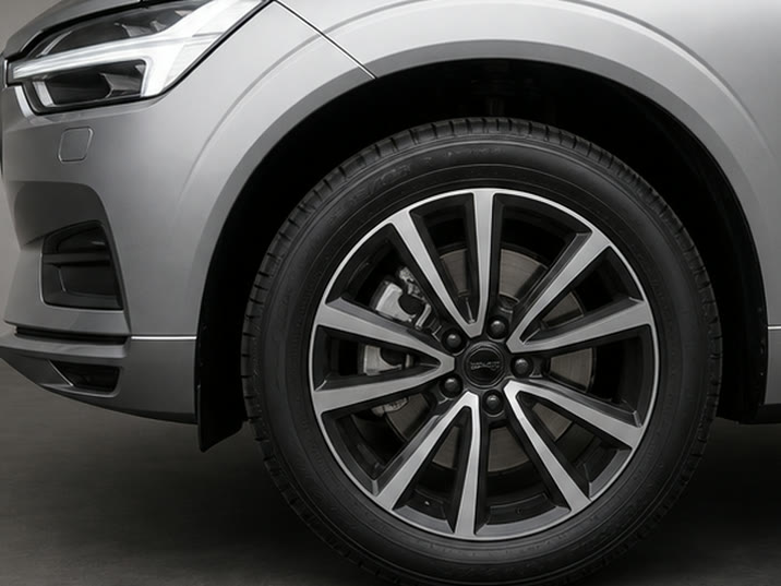 Volvo XC60 B4 Momentum Pro AWD – wiel en exterieurdetail