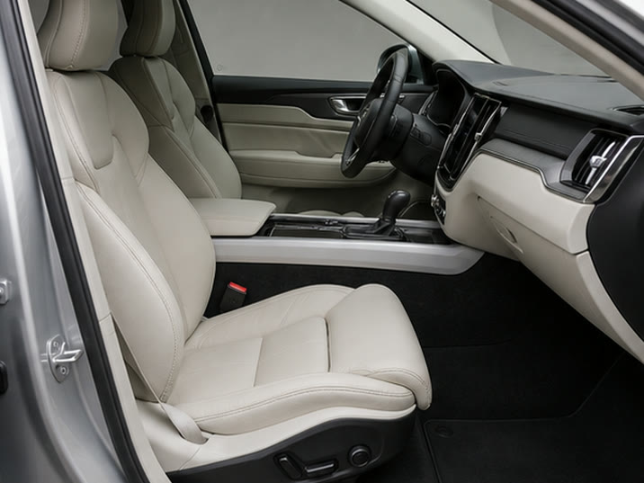 Volvo XC60 B4 Momentum Pro AWD – voorstoelen