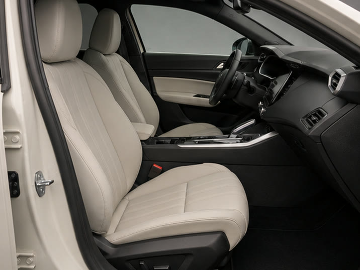 Peugeot 308 SW Hybrid 180 GT – voorstoelen