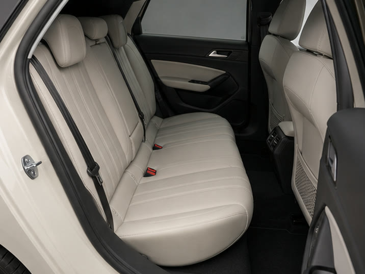 Peugeot 308 SW Hybrid 180 GT – achterbank